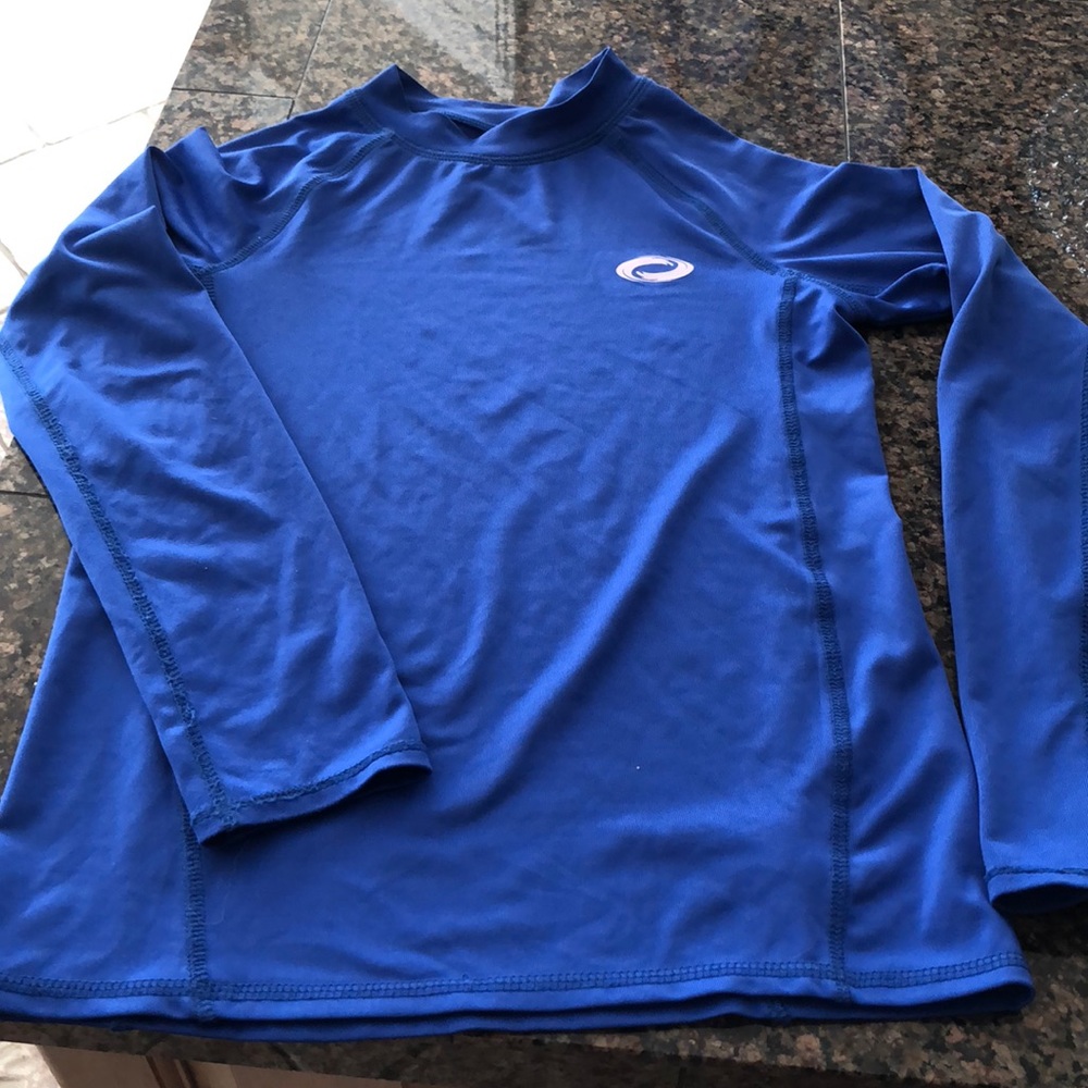 Like new boys long sleeve rash guard size M